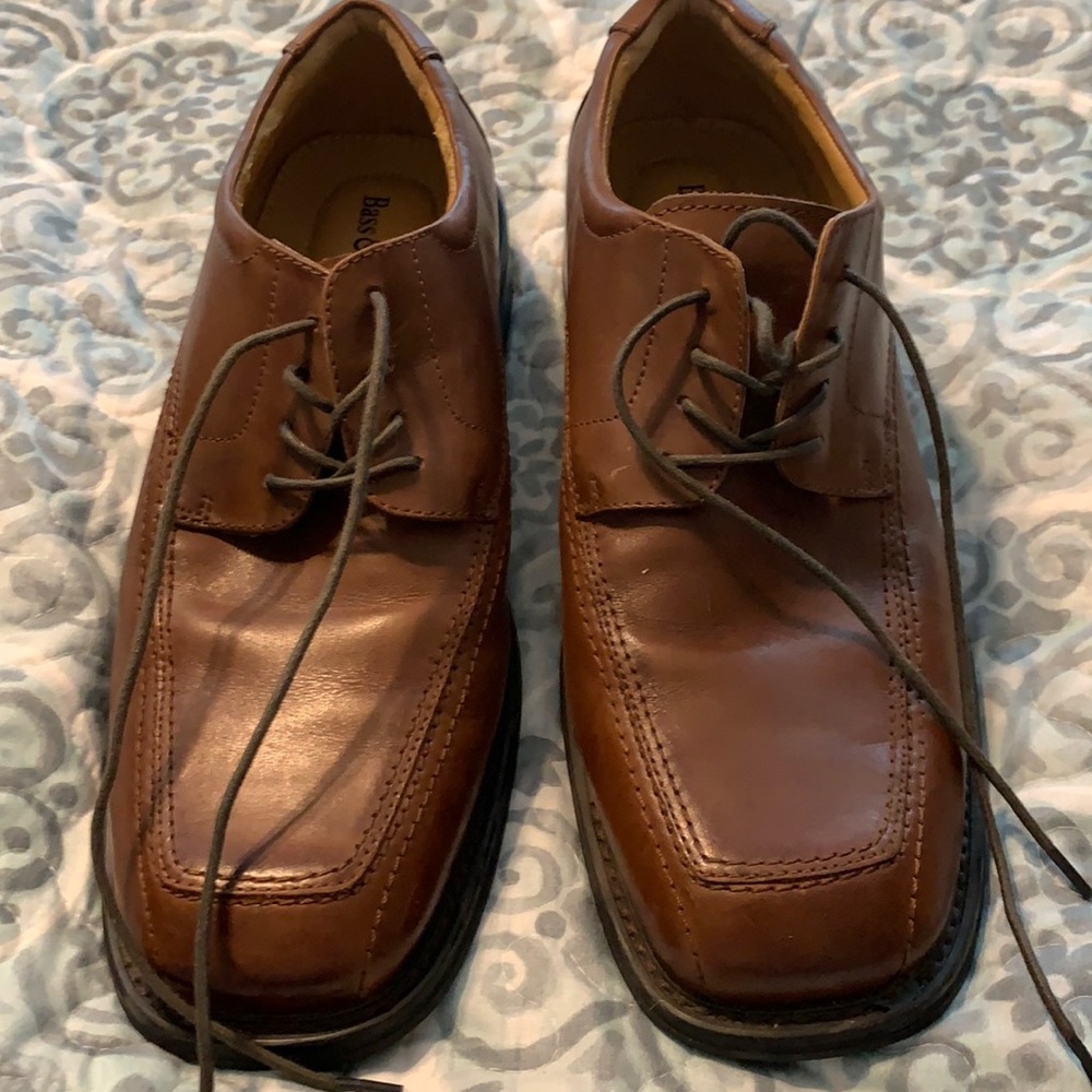 Men’s lace up dress shoes